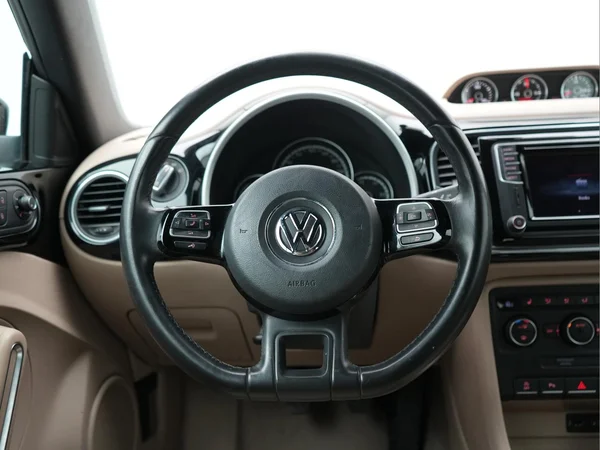 VOLKSWAGEN Beetle Cabriolet (2015) — foto 11 van 39