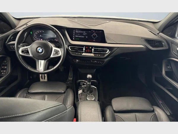 BMW 1 Hatch (2022) — foto 2 van 15