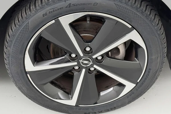 Opel Astra (2024) — foto 18 van 32