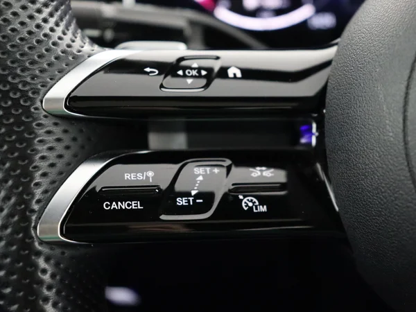 MERCEDES C 300 (2022) — foto 9 van 33