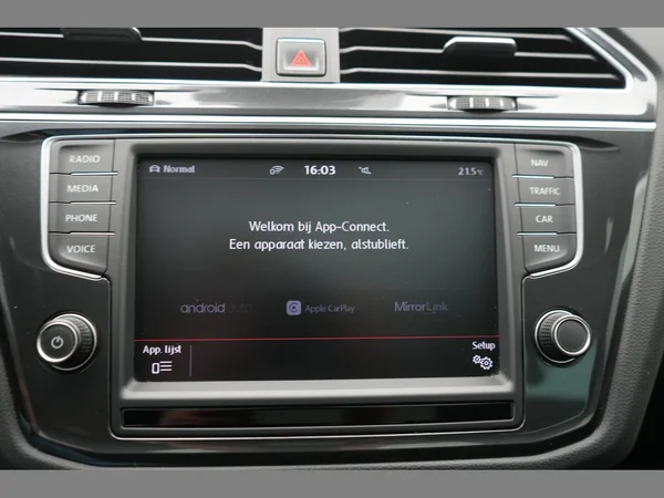 VOLKSWAGEN Tiguan (2016) — foto 24 van 30