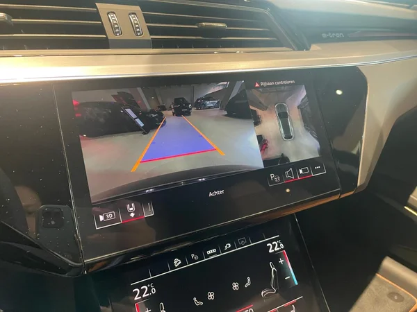 AUDI Q8 e-tron (2025) — foto 14 van 15
