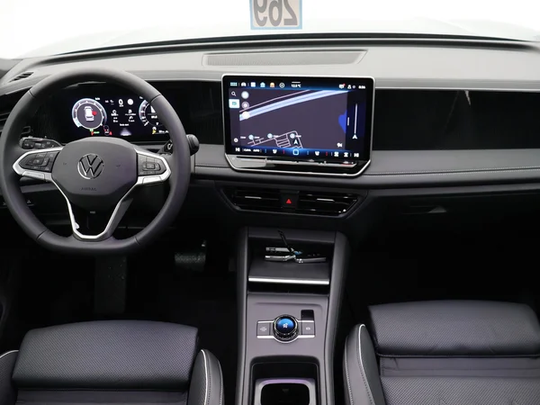 VOLKSWAGEN Tiguan (2026) — foto 2 van 24