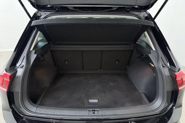 Volkswagen Tiguan (2021) — foto 13 van 17