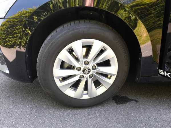 SKODA Octavia Combi (2025) — foto 3 van 23