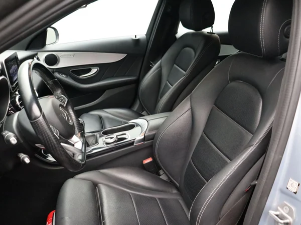 Mercedes-Benz C-Klasse (2016) — foto 5 van 29