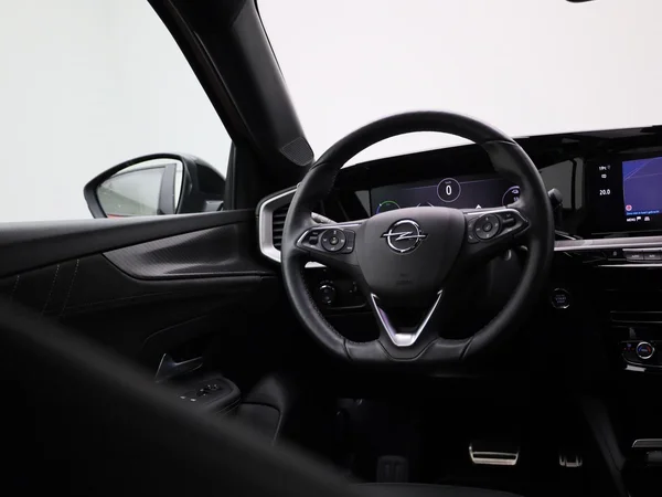 Opel Mokka-e (2022) — foto 2 van 36