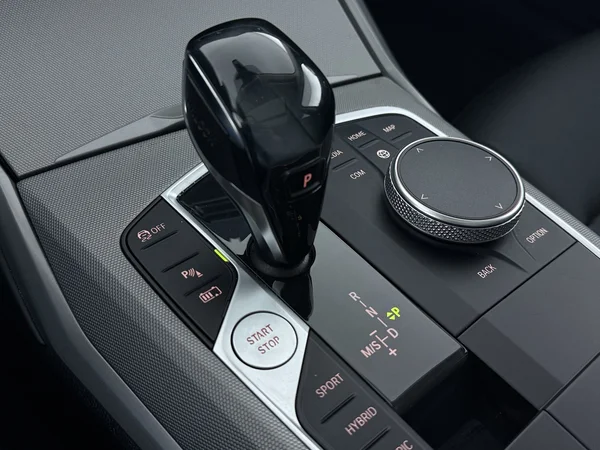 BMW 330 (2021) — foto 4 van 32