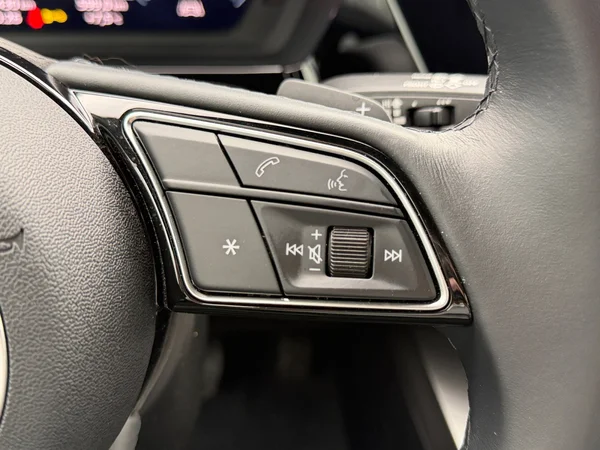 AUDI A3 Sportback (2024) — foto 2 van 17