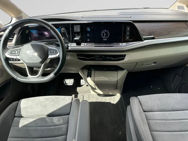 VOLKSWAGEN Multivan T7 Long (2024) — foto 2 van 24