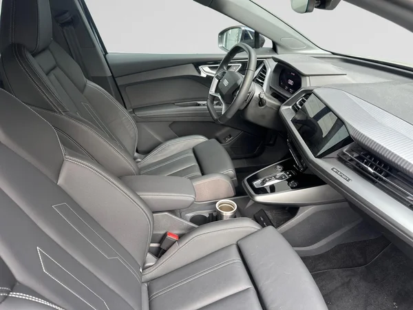 AUDI Q4 e-tron (2025) — foto 8 van 23