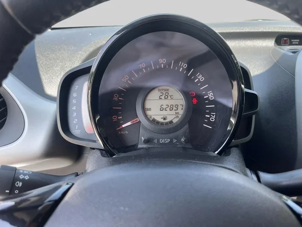 Toyota Aygo (2015) — foto 3 van 19