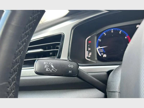 Volkswagen T-Roc (2022) — foto 17 van 29