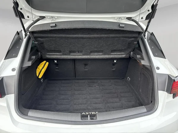 Opel Astra (2020) — foto 18 van 20