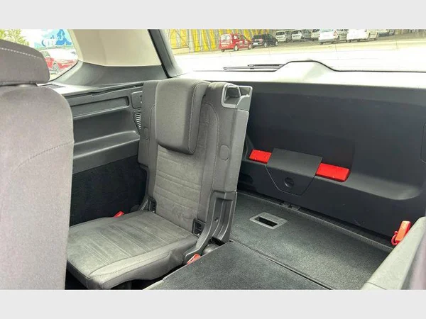 Volkswagen Touran (2020) — foto 3 van 31