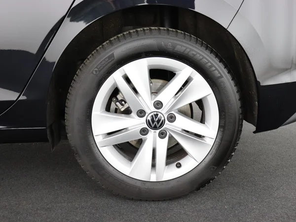 VOLKSWAGEN Golf (2024) — foto 7 van 28