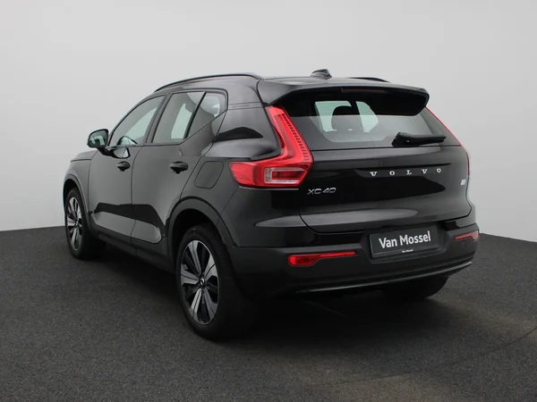 Volvo XC40 (2023) — foto 12 van 40