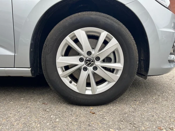 VOLKSWAGEN Touran (2025) — foto 3 van 18