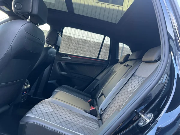 VOLKSWAGEN Tiguan (2023) — foto 7 van 24