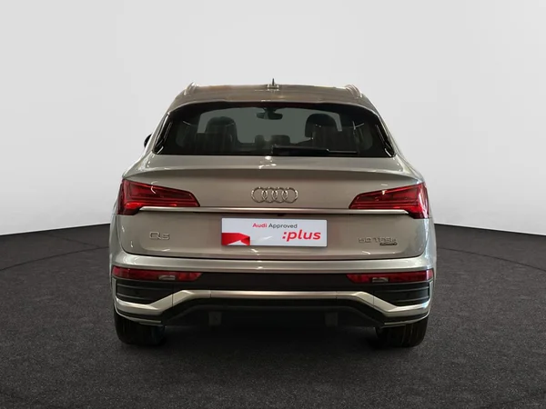 AUDI Q5 Sportback PHEV (2024) — foto 18 van 23