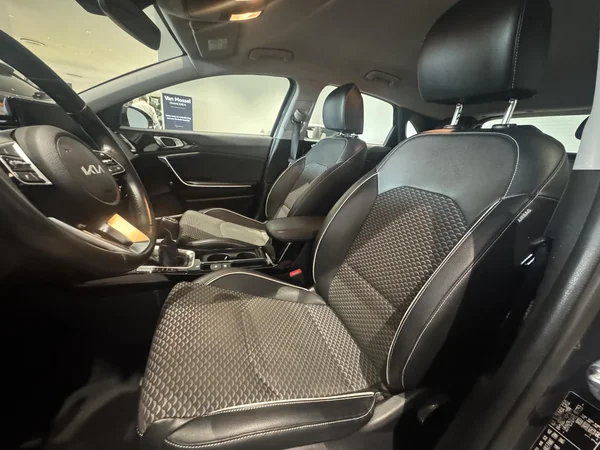 Kia cee'd (2023) — foto 5 van 26