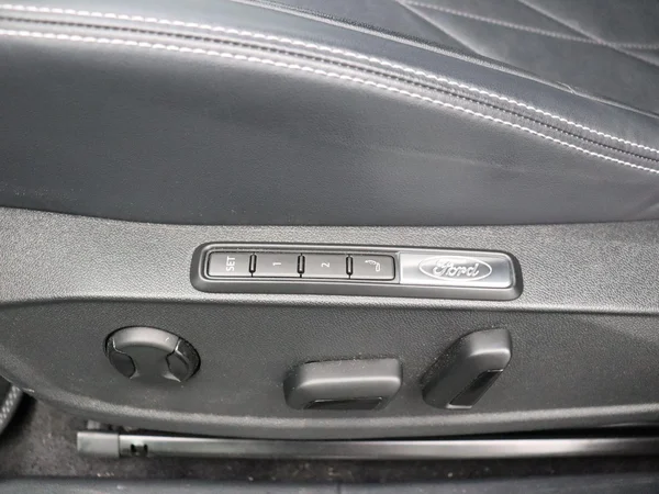 Ford Explorer (2024) — foto 8 van 25