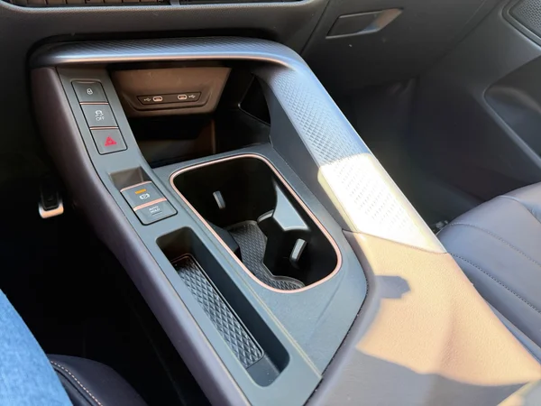 CUPRA Terramar e-Hybrid (PHEV) (2025) — foto 10 van 23