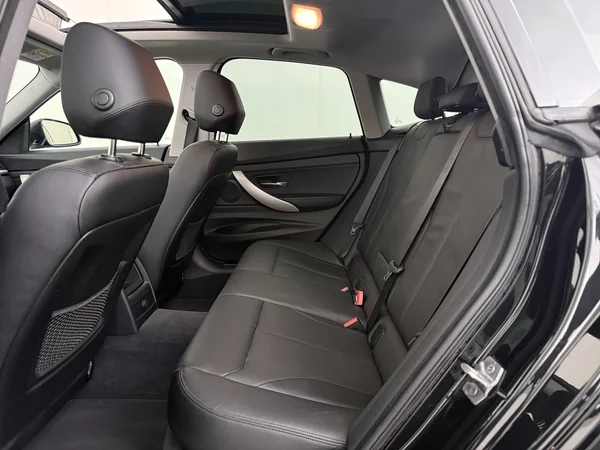 BMW 318 (2020) — foto 5 van 31