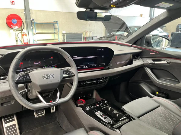 AUDI Q6 e-tron (2025) — foto 3 van 24
