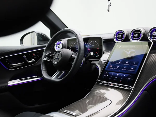 Mercedes-Benz GLC (2025) — foto 31 van 43