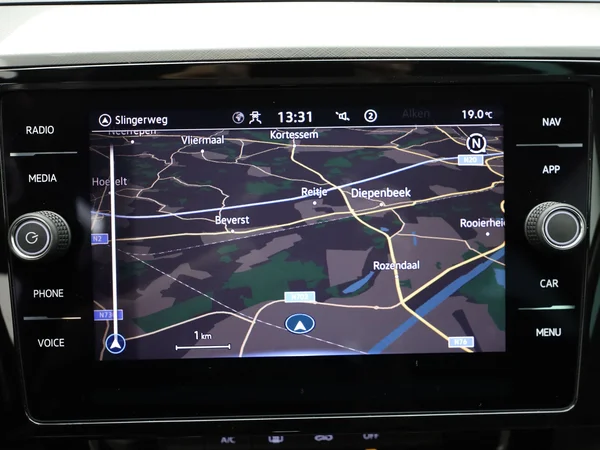 VOLKSWAGEN Passat SW (2023) — foto 3 van 18