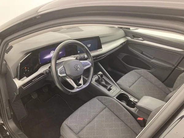 VOLKSWAGEN Golf VIII SW (2024) — foto 32 van 34