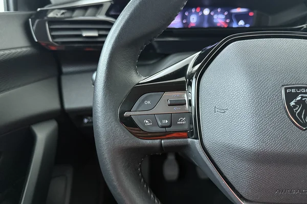 Peugeot 308 SW (2022) — foto 6 van 19