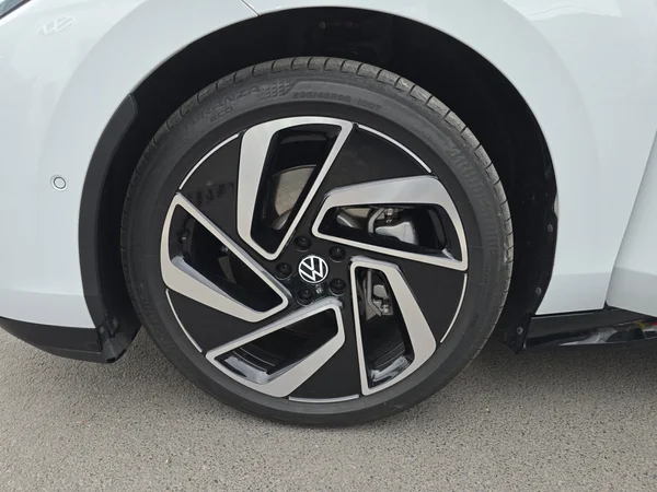 VOLKSWAGEN ID.7 Tourer (2025) — foto 13 van 18