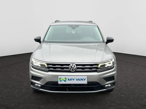 VOLKSWAGEN Tiguan (2020) — foto 12 van 18