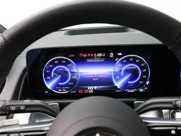 Mercedes-Benz EQB (2025) — foto 6 van 32