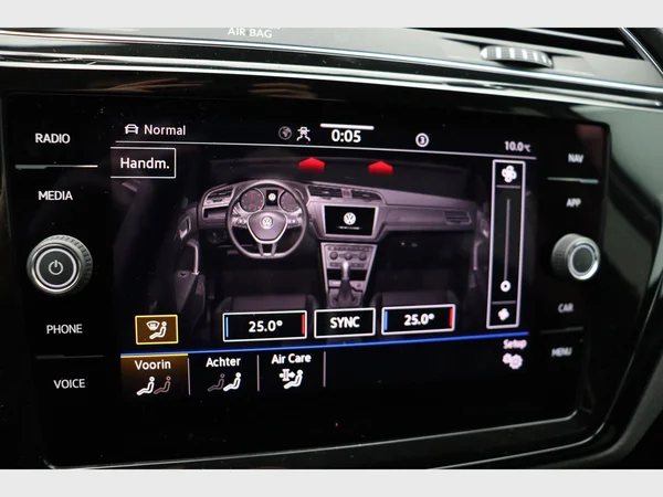 VOLKSWAGEN Touran (2023) — foto 9 van 28