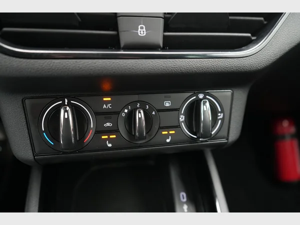 SKODA Kamiq (2024) — foto 6 van 26