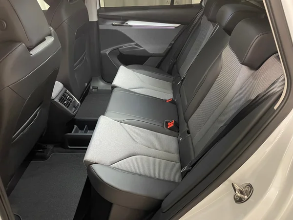 SKODA Enyaq (2024) — foto 3 van 15