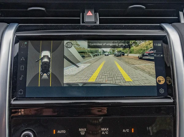 Land Rover Discovery Sport (2022) — foto 4 van 29