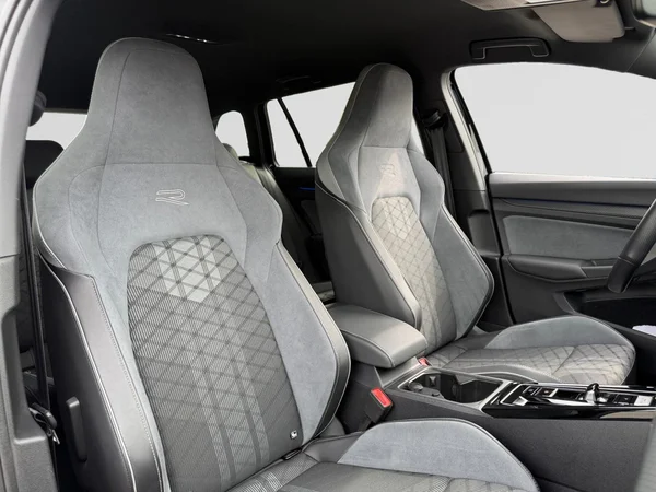VOLKSWAGEN Golf VIII SW (2024) — foto 23 van 24