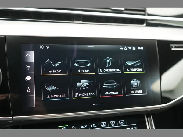 AUDI A8 Long PHEV (2024) — foto 10 van 53