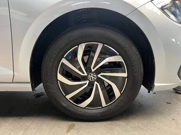 VOLKSWAGEN Polo (2023) — foto 16 van 23