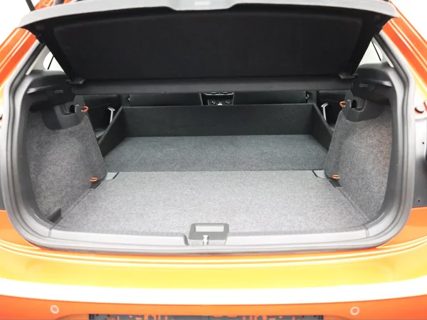 VOLKSWAGEN Polo (2018) — foto 2 van 19