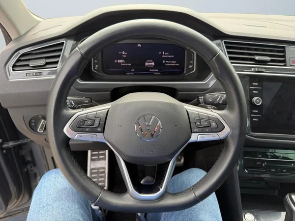 VOLKSWAGEN Tiguan (2021) — foto 28 van 29