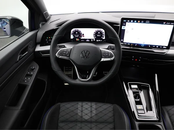 VOLKSWAGEN Golf VIII (2026) — foto 4 van 24