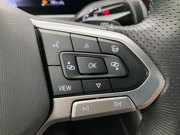 VOLKSWAGEN Passat SW (2024) — foto 10 van 36