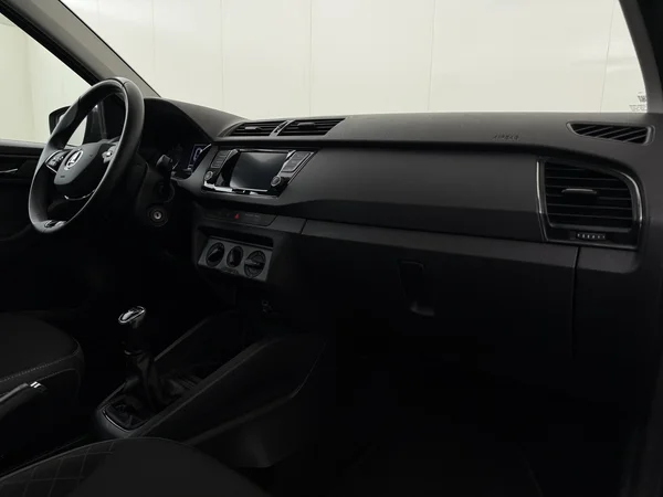 SKODA Fabia (2021) — foto 3 van 25