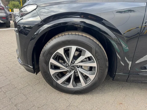 AUDI Q6 e-tron (2025) — foto 16 van 24