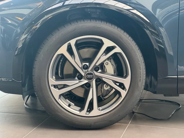 AUDI Q6 Sportback e-tron (2026) — foto 15 van 22